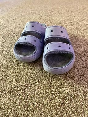 CROCS Lilac Fuzzy-Lined Platform Slide Sandals